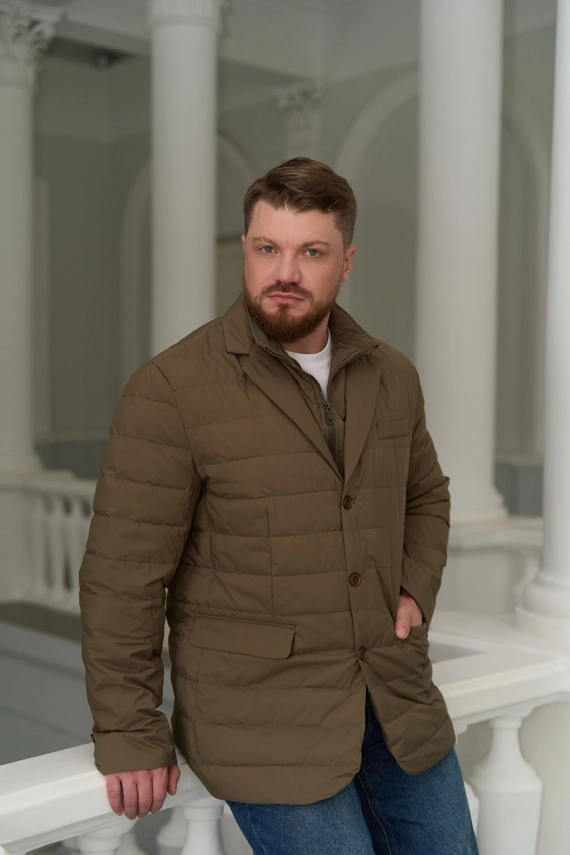 Мужской пуховик со съемной манишкой